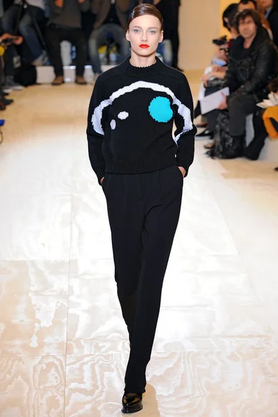 Look 3